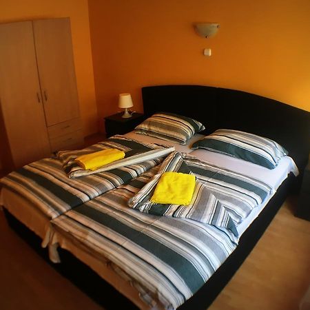 Palota Panzio Bed & Breakfast บูดาเปสต์ ภายนอก รูปภาพ