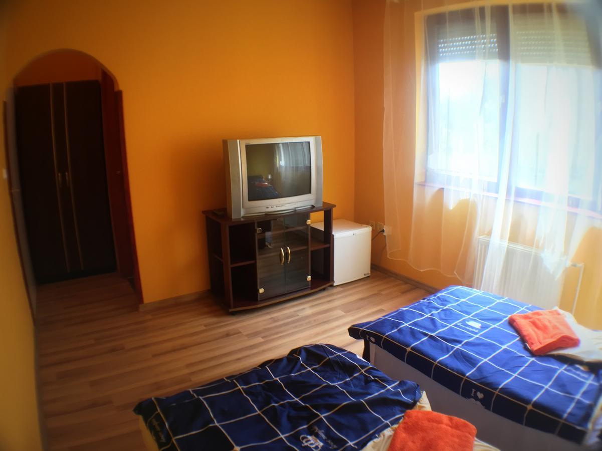 Palota Panzio Bed & Breakfast บูดาเปสต์ ภายนอก รูปภาพ