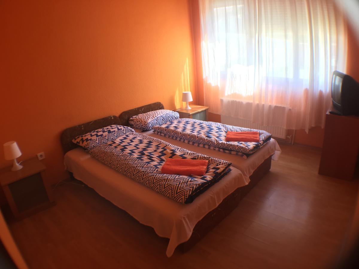Palota Panzio Bed & Breakfast บูดาเปสต์ ภายนอก รูปภาพ